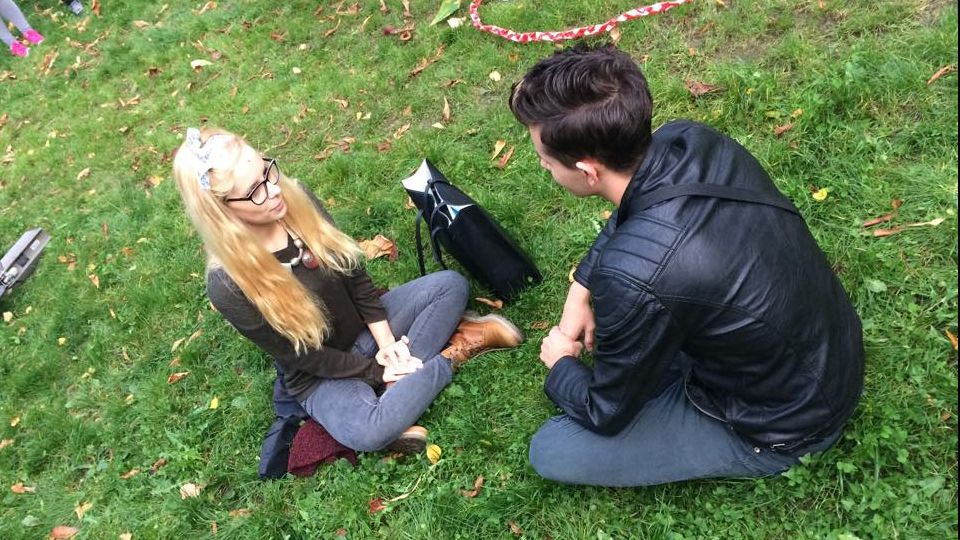 Privitul în ochi are efecte nemaipomenite! Cum acţionează asupra relaţiei dintre două persoane