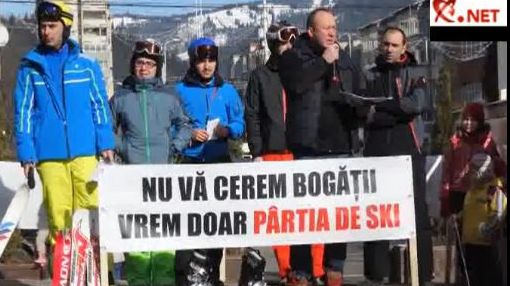 Proteste pe schiuri. Sute de oameni au cerut, în stradă, continuarea lucrărilor la pârtia Rarău