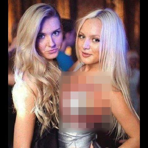 A făcut o poză cu prietena cea mai bună. Când a văzut ce-a ieşit în imagine, s-au certat puternic