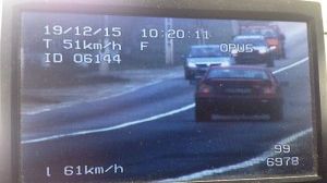 Metode "antiradar" folosite de şoferi în trafic: bliţuri şi aplicaţii mobile 