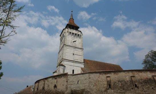 Panică în Braşov. Turnul unei bisericii s-a prăbuşit