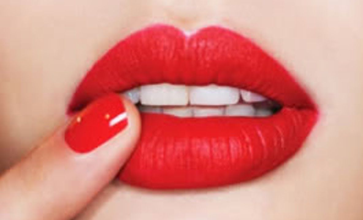 Cum să-ţi faci singură ruj, la tine acasă. Ai nevoie doar de trei ingrediente