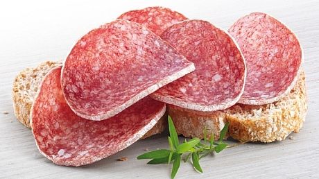 Ce conține salamul de Sibiu? Ingredientul secret care face diferența și cum a ajuns calul în rețetar