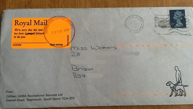 A primit o scrisoare trimisă acum 25 de ani. Uimirea femeii: ce era, de fapt, în plic