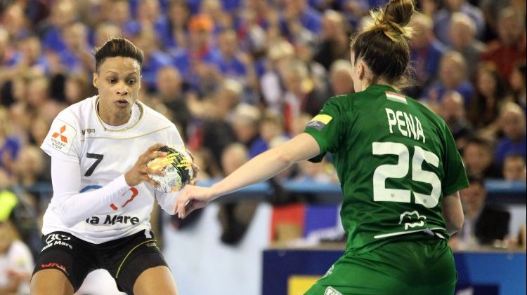 Scandal cu iz rasist în handbalul românesc. "Sportiva Allison Pineau nu se poate opri din plâns”