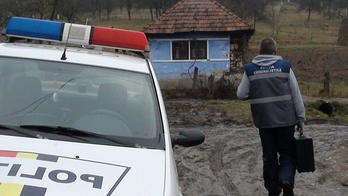 Un tânăr de 18 ani, găsit spânzurat. Cum l-a descoperit tatăl său. Cutremurător!