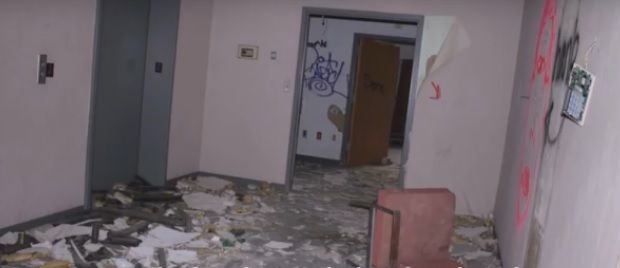 A intrat într-un spital abandonat ca să facă poze. A auzit sunete ciudate. L-a ÎNGROZIT ce a găsit