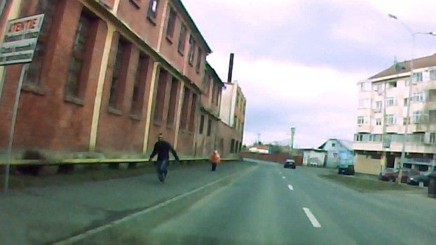 Un taximetrist a suprins un jaf în plină stradă. Strigăte disperate de ajutor 