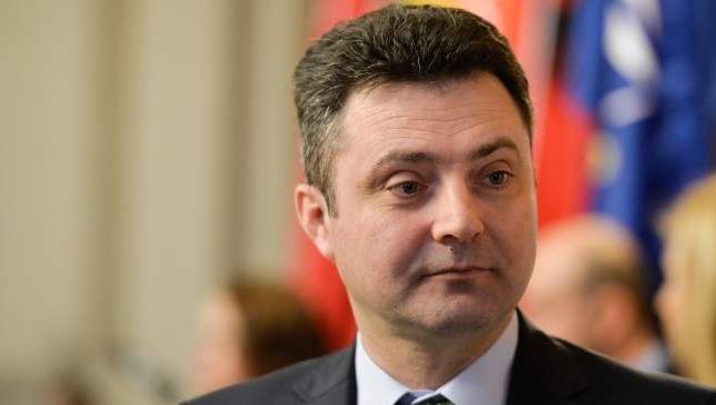 Noi detalii în scandalul coloanelor oficiale. Tiberiu Nițu avea motociclist de serviciu 