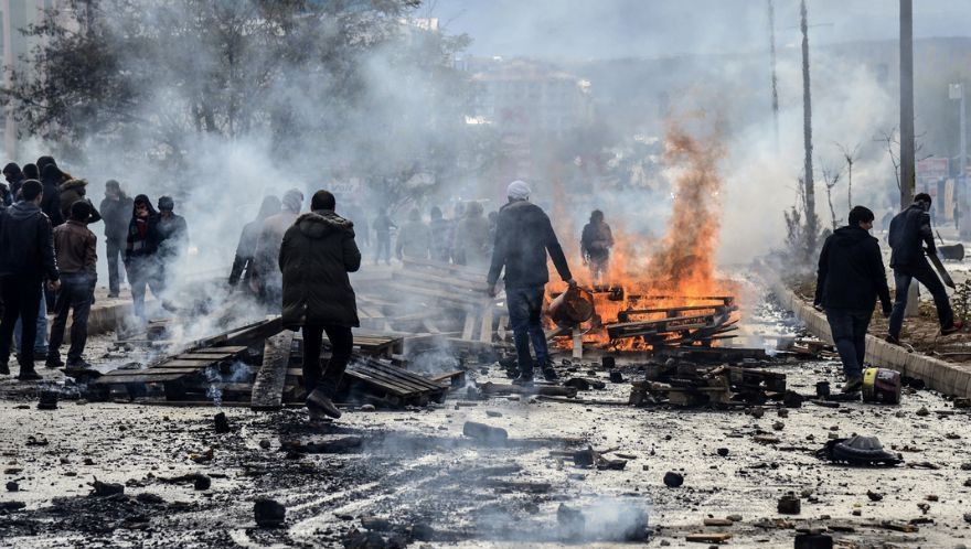 Franța cere "încetarea imediată a bombardamentelor" Turciei în zonele kurde