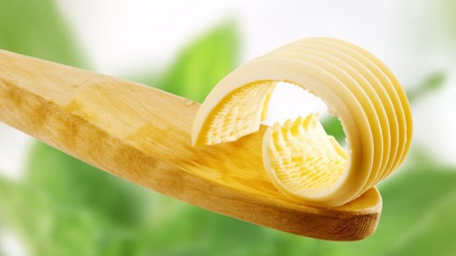 Nu te-ai fi gândit niciodată la asta: cum foloseşti untul ca mască pentru ten