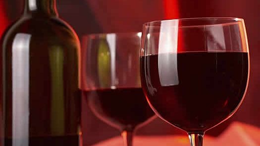 Scapă de celulită cu ajutorul vinului roşu. Sigur nu ştiai trucul acesta!