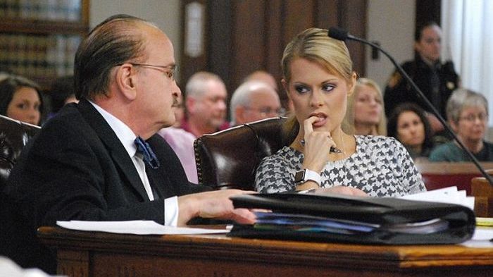 Plănuia uciderea fostei iubite a soțului ei. A ales însă asasinul nepotrivit