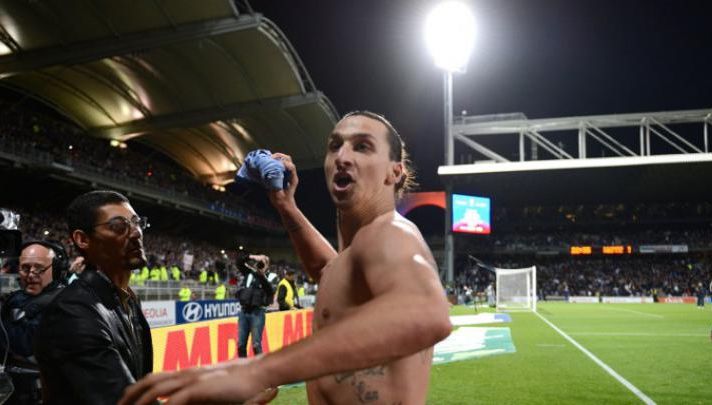 Un poliţist pe motocicletă, lovit de o maşină când escorta autocarul lui PSG. Ce a făcut Ibrahimovic