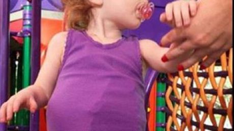 Părinții erau întrebați dacă micuța e gravidă. Te va șoca să afli ce avea această fetiță în burtă 