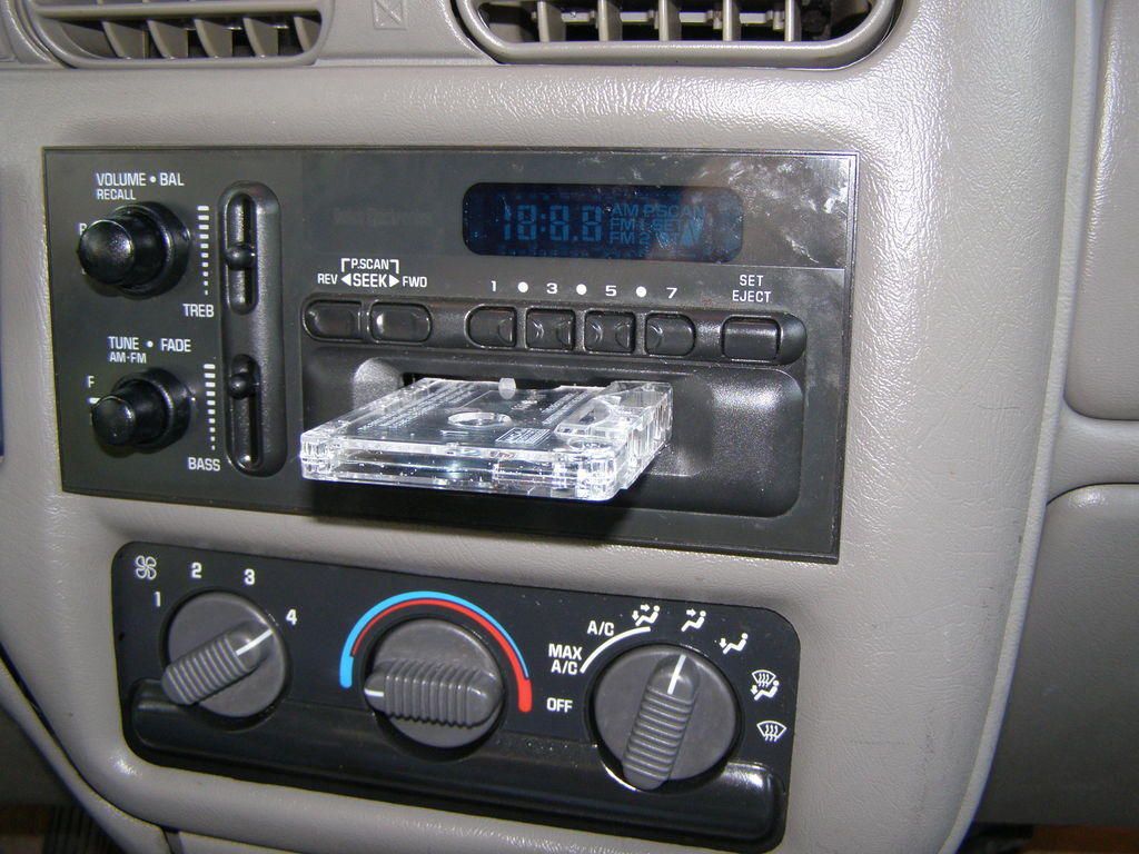 Dacă vezi aceste dotări la o maşină, vei începe să râzi. Dar erau populare în urmă cu câţiva ani