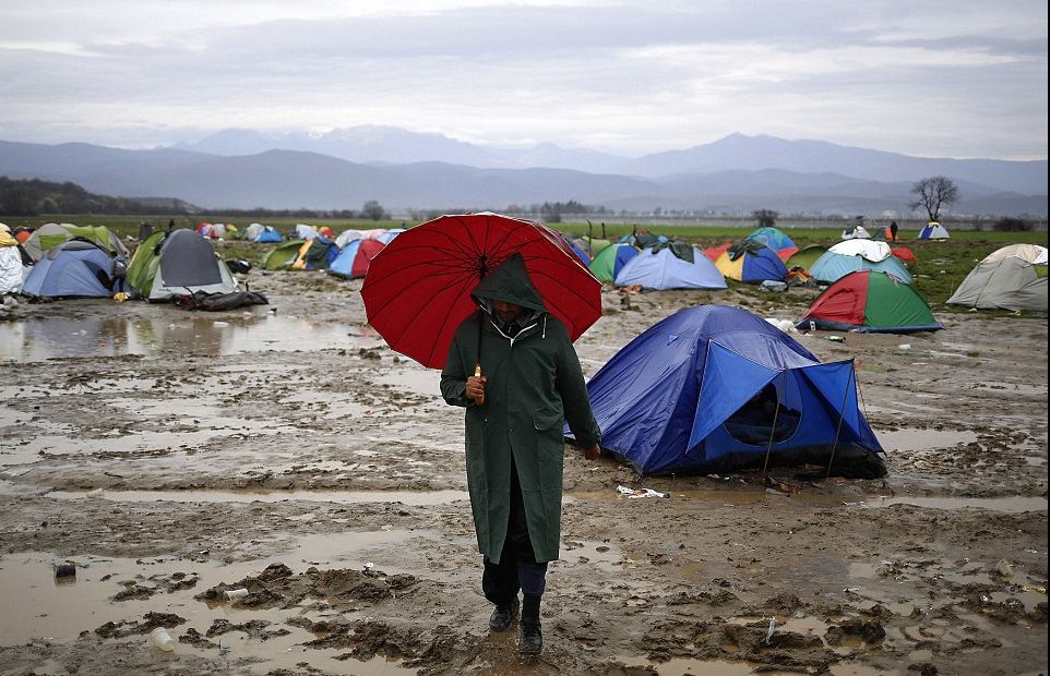 Criza refugiaților. O ţară europeană şi-a închis complet graniţele pentru imigranţi