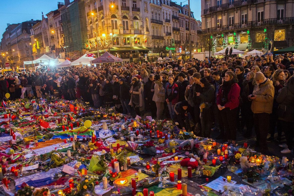 Incidente violente la Bruxelles! Peste 600 de huligani au perturbat un marș al păcii