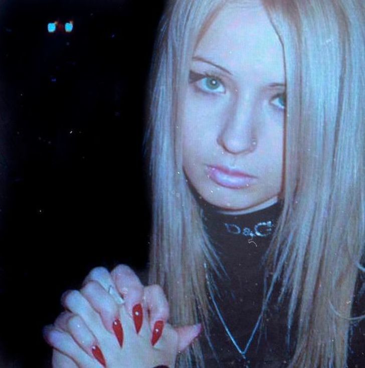 A părăsit-o iubitul pentru o blondă de pe Facebook. A făcut cercetări. ULUITOR! Cine era IMPOSTOAREA