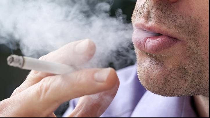 Legea antifumat. Ce soluţie au găsit patronii pentru a se putea fuma în continuare în localuri