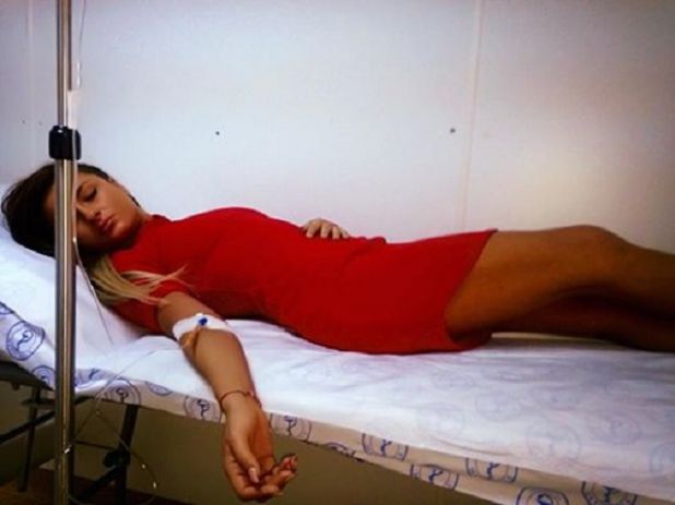 O frumoasă prezentatoare TV din România a ajuns de urgenţă la spital! A căzut din picioare