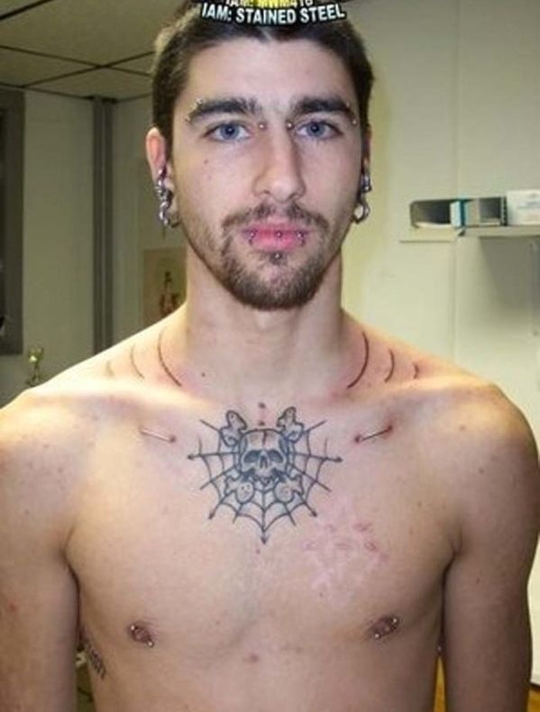 Au vrut să fie diferiţi, dar şi-au MUTILAT corpul. Cele mai horror schimbări de look din lume