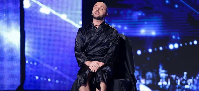 A intrat pe scena de la Românii au Talent în halat. Apoi l-a dat jos. Doamne, nu pot să cred!