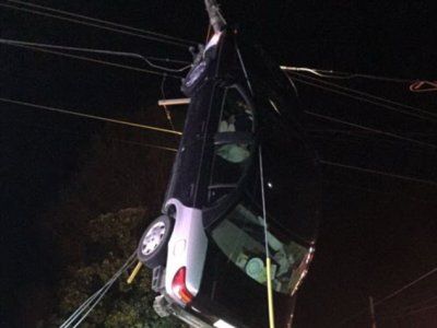 Accident incredibil: unde a ajuns cu maşina o femeie, din cauza vitezei. A fost blocată ore bune