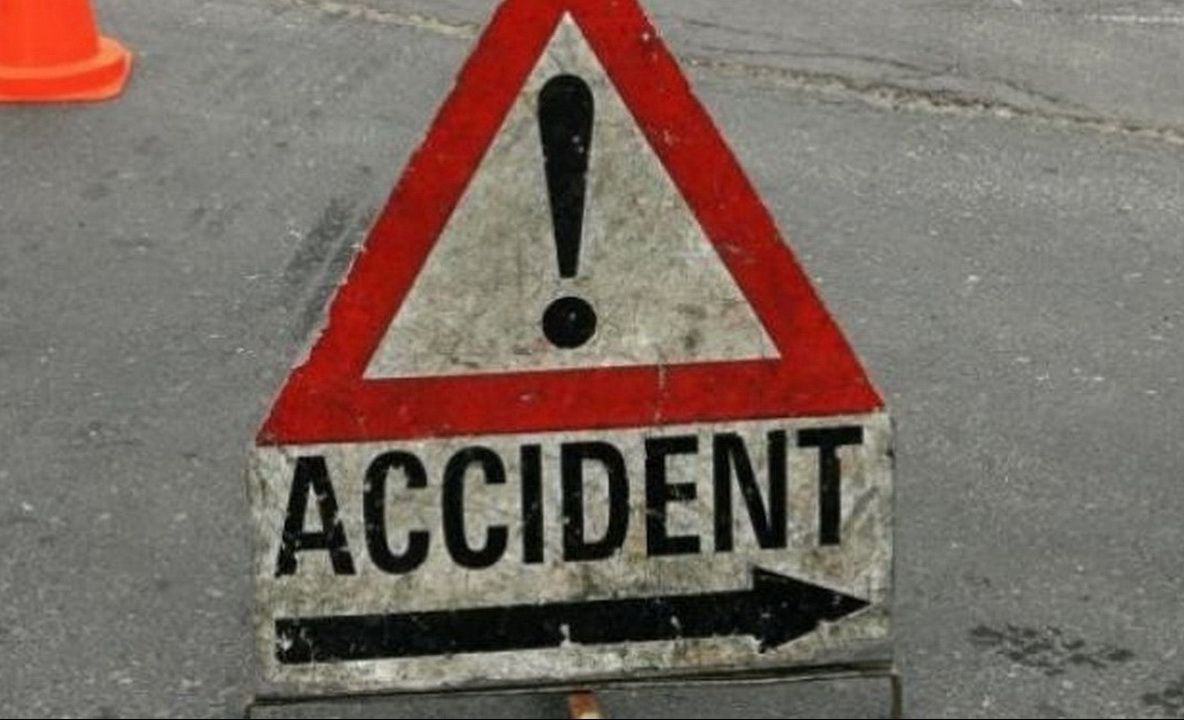 Accident grav la Piața Victoriei! Mașină spulberată de tramvai: două victime