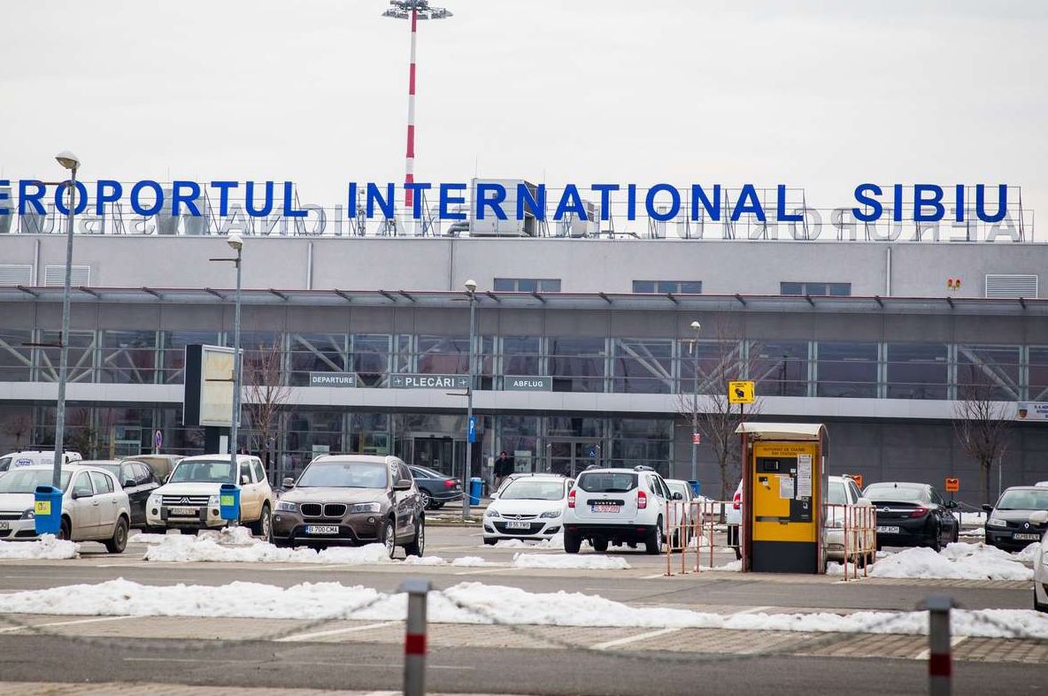 Doi sirieni, blocaţi în Aeroportul din Sibiu! Au fost prinși călătorind cu acte false 