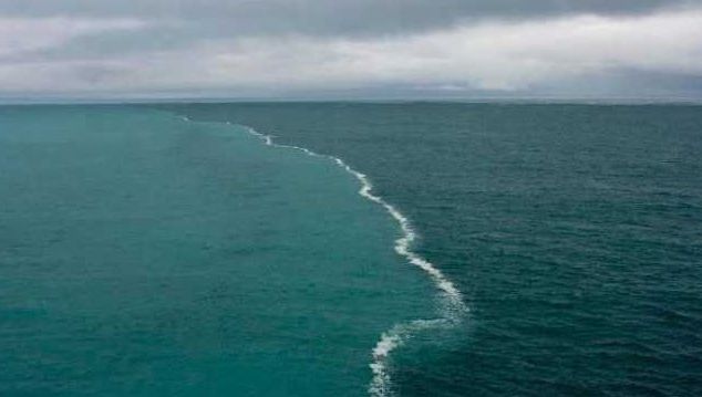 Credeai că le-ai văzut pe toate? Iată locul în care două oceane se întâlnesc şi nu se amestecă