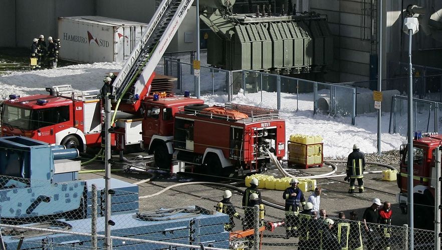 Alertă chimică în Hamburg. Autorităţile cer oamenilor să rămâne în case