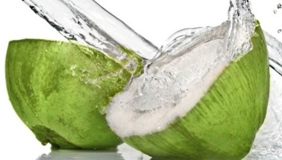 Ce se întâmplă în corpul tău dacă bei apă de cocos timp de 7 zile 