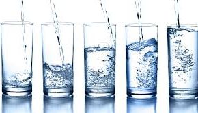 Anunţul făcut de Protecţia Consumatorilor, despre apa din supermarket: "Controalele la apă continuă"