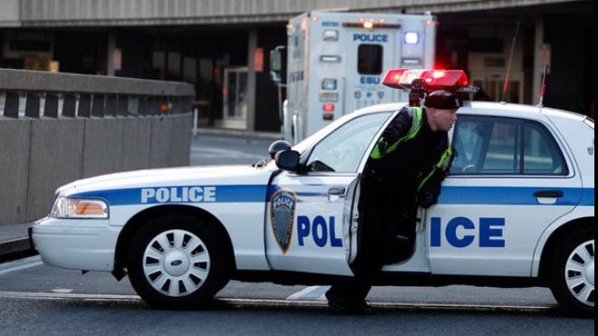 18 focuri de armă pentru reținerea unui recidivist înarmat cu un satâr