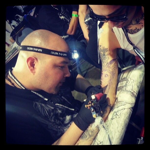 A vrut să-şi facă un tatuaj prin care să dea pe spate toate fetele, dar a ajuns de râsul lumii