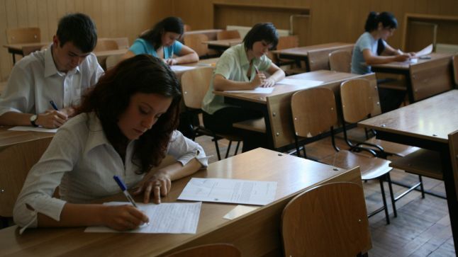 Întorsătură de situaţie pentru şefa de promoţie eliminată de la bacalaureat