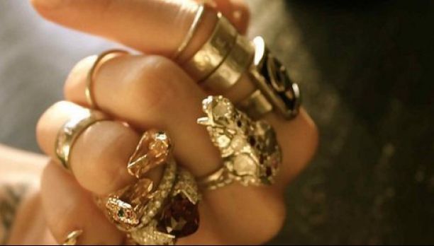 Porți bijuterii din aur? Renunță la ele! E boală curată pentru trei organe vitale