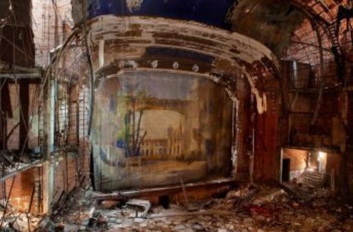 A găsit o biserică abandonată, în care nu mai călcase picior de om, apoi a făcut ceva IREAL! 