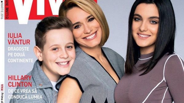 Andreea Esca, pictorial de colecţie alături de cei doi copii ai ei