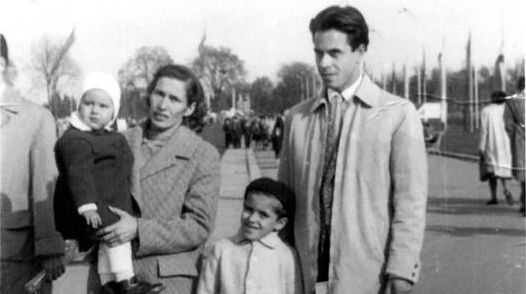 Amintiri din copilărie: cine este protagonistul acestei fotografii din anii '60