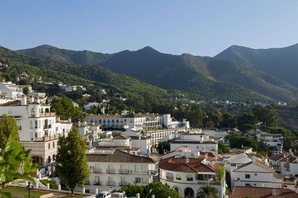 Patron de bar s-a retras la țară la pensie. Șocul vieții când își renova casa. A împietrit de frică