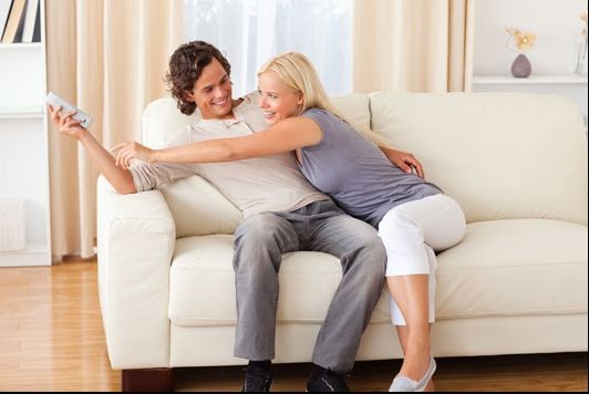 S-a certat cu fosta iubită din cauza telefonului: la cine rămâne iPhone-ul. Cum s-a terminat