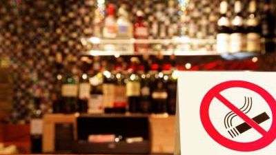 Atenţie! Reclamaţiile împotriva fumătorilor pot fi făcute şi la 112