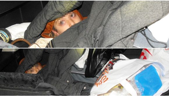 Descoperire şocantă! Poliţiştii au dechis portbagajul unei maşini. Au rămas muţi! Ce au găsit