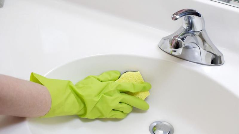 Cum cureți chiuveta într-un minut fără soluții speciale