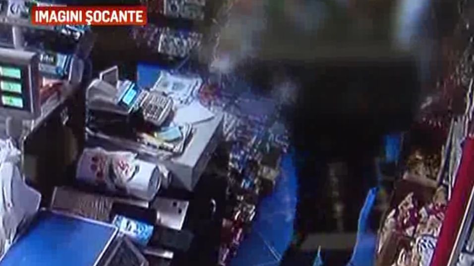 Jaf violent la un magazin din Argeş. Atacatorul, fiul unui cunoscut om de afaceri. IMAGINI ŞOCANTE