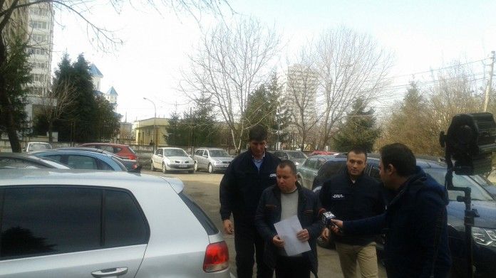 Procuror din Sinaia, trimis în judecată de DNA. Şi-a exercitat influenţa pentru a-şi placa gardul 