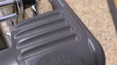 Ce să faci când mergi la supermarket şi nu ai 50 de bani pentru cărucior 