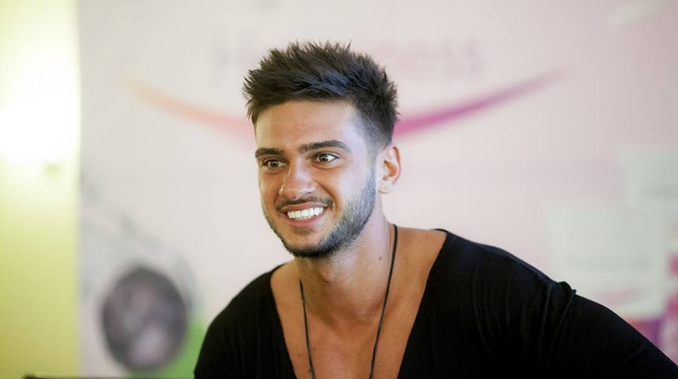 Dorian Popa a ajuns pe mâna medicilor. Cântăreţul se teme de o veste proastă